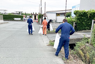本社·SS近隣道路の清掃活動