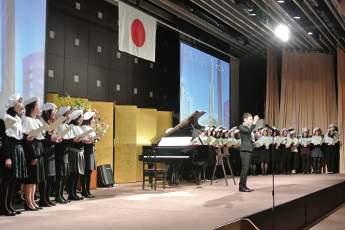 最後は村松さんの指揮のもと、えんてつ合唱団と列席者全員による「街と生きる」の大合唱となりました。