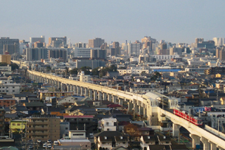 新浜松駅方面に延びる高架化された線路(曳馬駅周辺)
