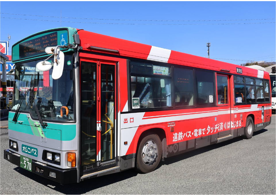 赤電デザイン ラッピングバス